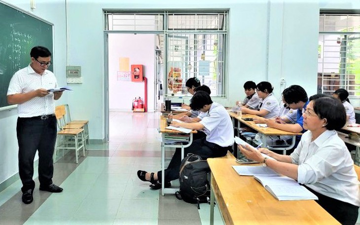 Ấn tượng những thí sinh cao tuổi dự thi tốt nghiệp THPT 2023