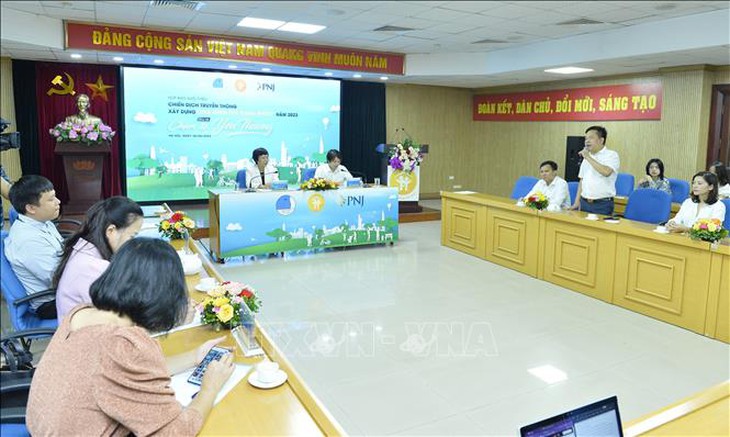 'Chạm để yêu thương' lan tỏa giá trị hạnh phúc gia đình trẻ - Ảnh 1. 'Chạm để yêu thương' lan tỏa giá trị hạnh phúc gia đình trẻ - Ảnh 1.
