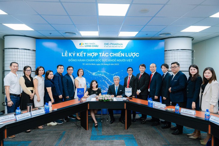 Dược Hậu Giang cùng hệ thống Nhà thuốc FPT Long Châu hợp tác vì sức khỏe người Việt - Ảnh 1.