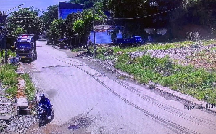 Truy bắt đối tượng táo tợn cướp tiệm vàng rồi tẩu thoát bằng xe máy - Ảnh 2. Truy bắt đối tượng táo tợn cướp tiệm vàng rồi tẩu thoát bằng xe máy - Ảnh 2.