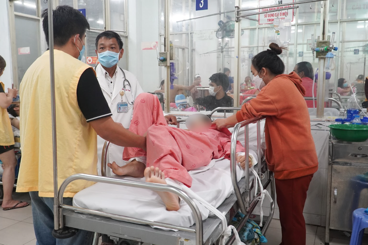 BV Chợ Rẫy điều trị miễn phí cho thí sinh bị tai nạn giao thông trên đường đi thi tốt nghiệp về nhà - Ảnh 1. BV Chợ Rẫy điều trị miễn phí cho thí sinh bị tai nạn giao thông trên đường đi thi tốt nghiệp về nhà - Ảnh 1.