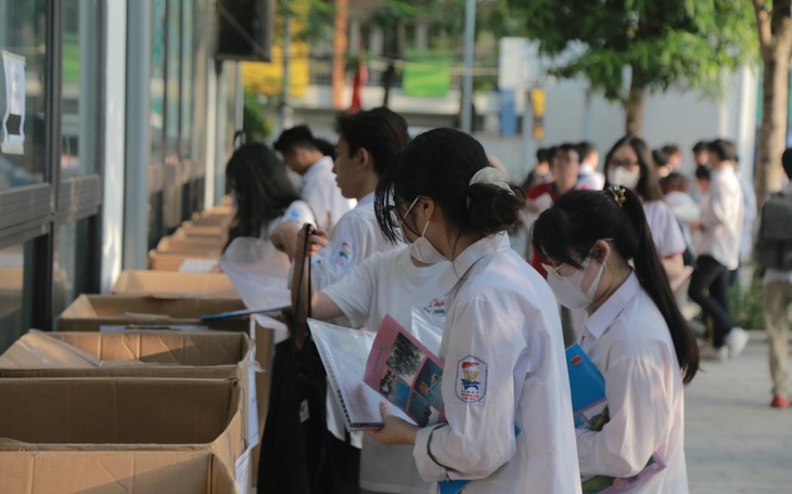 Lọt đề thi tốt nghiệp THPT: Đình chỉ thi 2 thí sinh, dừng coi thi với cán bộ liên quan