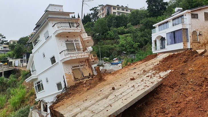 Thông tin mới nhất vụ sạt lở kinh hoàng ở Đà Lạt vùi lấp nhiều người - Ảnh 1.
