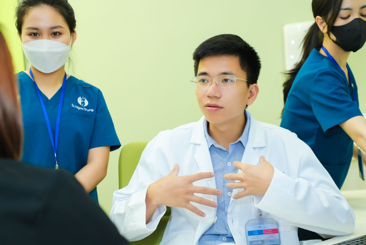 Bác sĩ Ngọc Trung: Những ca thẩm mỹ khó mang đến cho tôi nhiều cảm hứng hơn trong công việc - Ảnh 2. Bác sĩ Ngọc Trung: Những ca thẩm mỹ khó mang đến cho tôi nhiều cảm hứng hơn trong công việc - Ảnh 2.