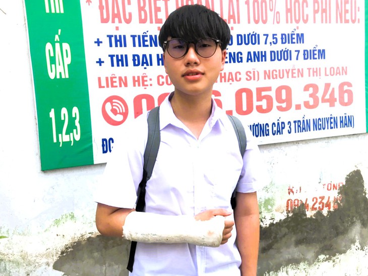 Chuyện ít biết về thí sinh ở phòng thi đặc biệt với sự giám sát của camera, máy ghi âm - Ảnh 1.
