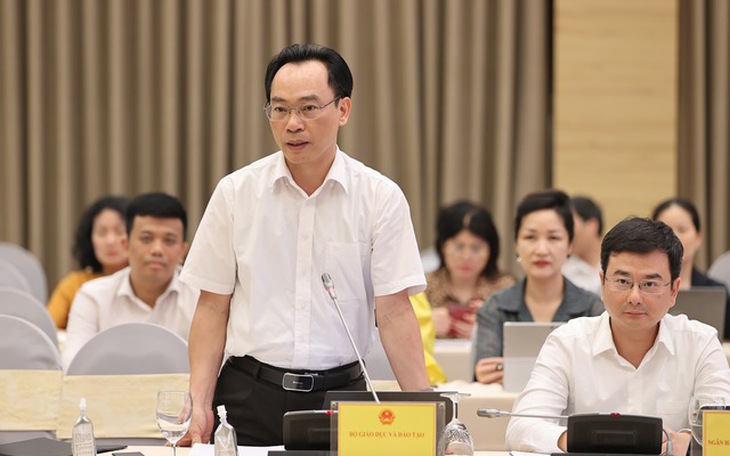 Bộ GD&ĐT nói gì về thông tin chuẩn bị 1 bộ sách giáo khoa dùng nhiều năm cho học sinh?