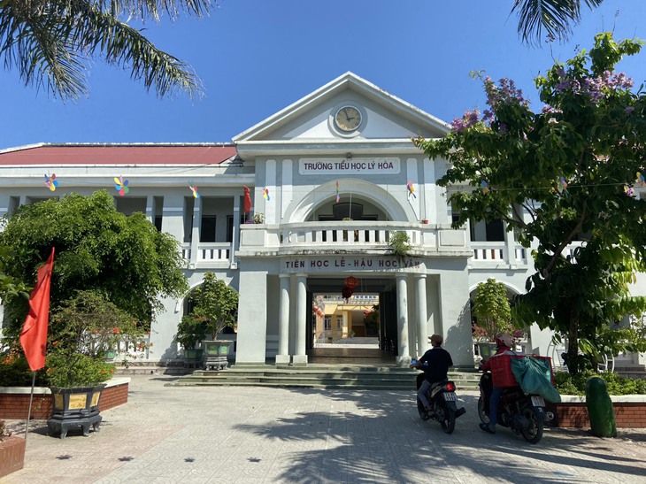 Thu, chi không đúng kế hoạch, đưa tivi nhà trường về nhà sử dụng - Ảnh 1. Thu, chi không đúng kế hoạch, đưa tivi nhà trường về nhà sử dụng - Ảnh 1.