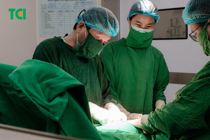 Kỳ tích: Bảo toàn thiên chức làm mẹ sau phẫu thuật khối u xơ nặng 1,5kg - Ảnh 2. Kỳ tích: Bảo toàn thiên chức làm mẹ sau phẫu thuật khối u xơ nặng 1,5kg - Ảnh 2.