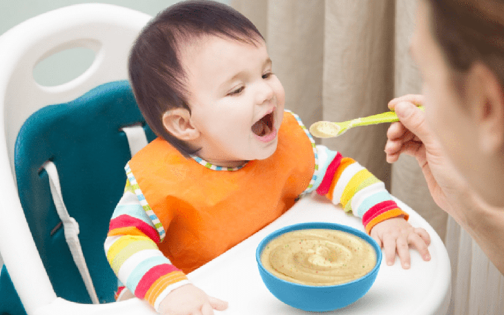 Trẻ mới ăn dặm nên ăn nhạt hoàn toàn, đúng hay sai?