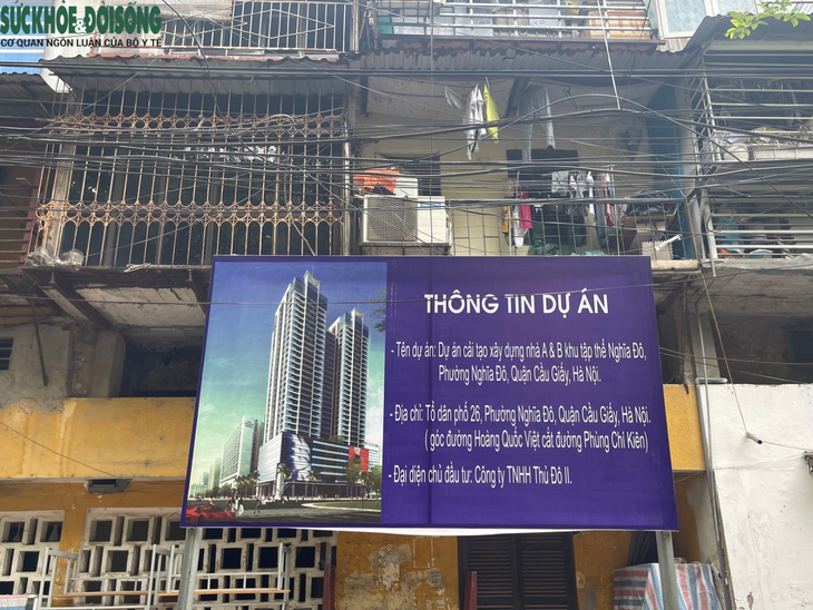 Người dân nơm nớp lo sợ sống trong khu tập thể cũ Nghĩa Đô - Ảnh 1.