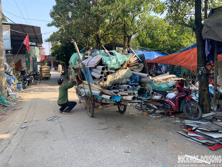 Vấn nạn ô nhiễm môi trường tại "thủ phủ" phế liệu lớn nhất Hà Nội - Ảnh 2. Vấn nạn ô nhiễm môi trường tại "thủ phủ" phế liệu lớn nhất Hà Nội - Ảnh 2.