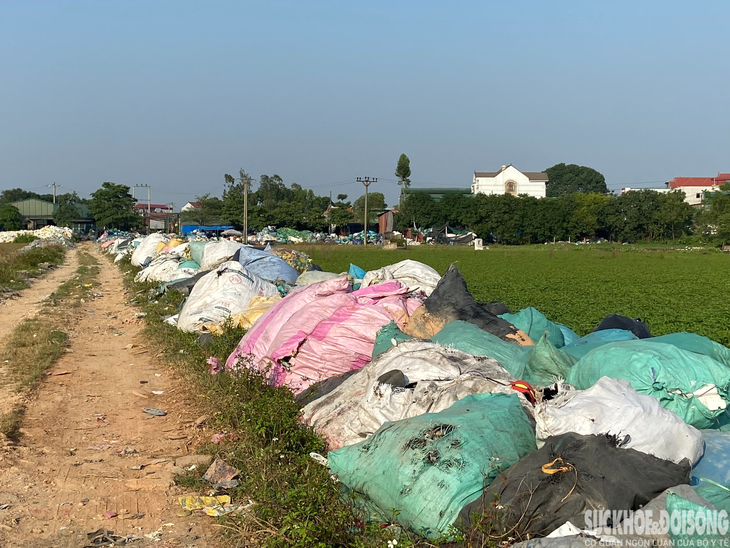Vấn nạn ô nhiễm môi trường tại "thủ phủ" phế liệu lớn nhất Hà Nội - Ảnh 5. Vấn nạn ô nhiễm môi trường tại "thủ phủ" phế liệu lớn nhất Hà Nội - Ảnh 5.