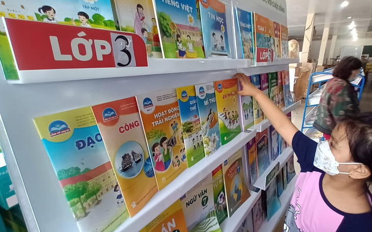 Bộ GDĐT trả lời về sai phạm của NXB Giáo dục và trách nhiệm của Bộ GD&ĐT - Ảnh 2.