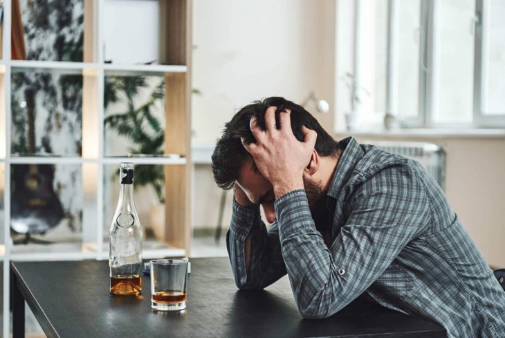 Cảnh báo tình trạng xuất huyết tiêu hóa do dùng nhiều bia rượu - Ảnh 1. Cảnh báo tình trạng xuất huyết tiêu hóa do dùng nhiều bia rượu - Ảnh 1.