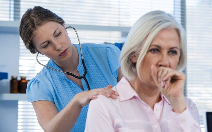 Viêm phế quản mùa nắng nóng: Nguyên nhân, triệu chứng và thuốc điều trị