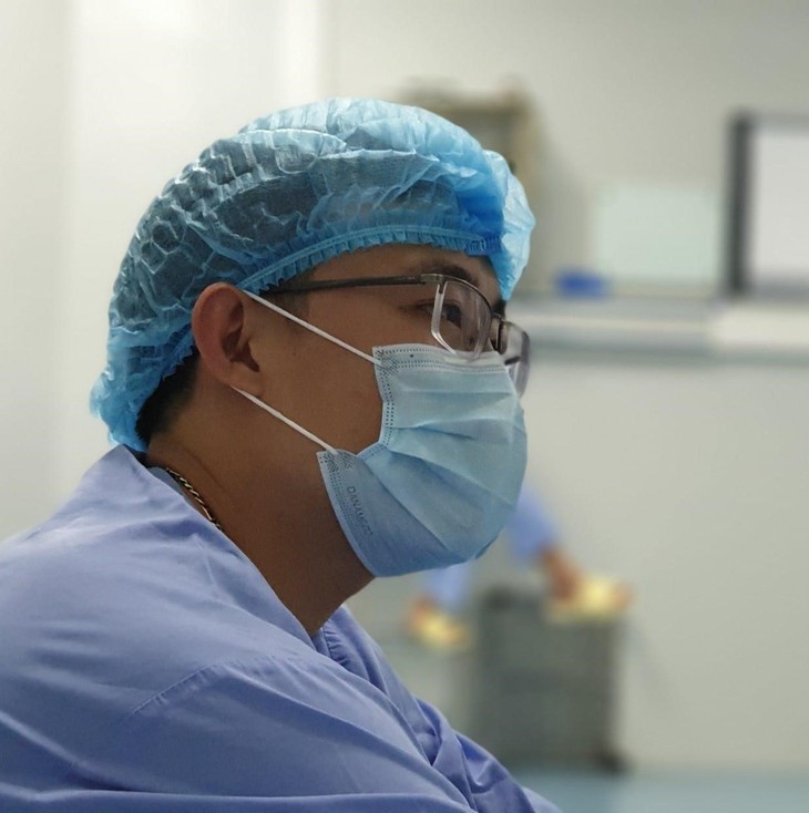 Người làm thay đổi cuộc sống của chị em với nghệ thuật phẫu thuật thẩm mỹ - Ảnh 2.