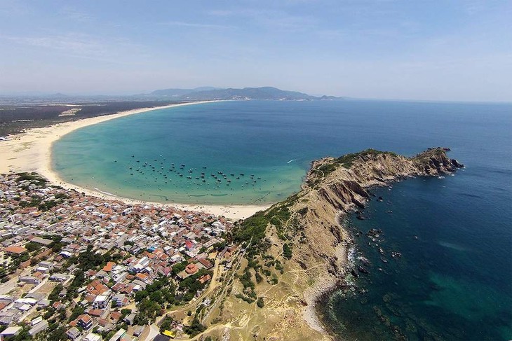 Quảng Ninh: Tắm biển 3 du khách bị đuối nước, 1 người tử vong - Ảnh 1.