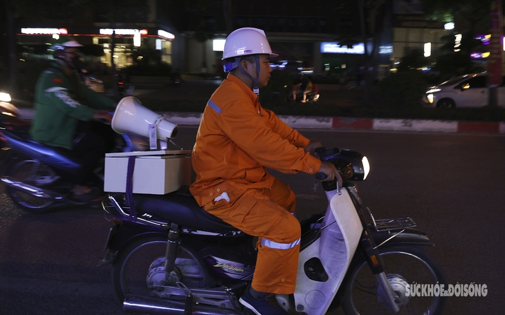 Vác loa 'đi từng ngõ, gõ từng nhà' kêu gọi tiết kiệm điện