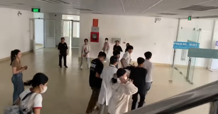 Bác sĩ khuyến cáo quan trọng phòng ngừa bệnh tim mạch, đột quỵ ở người trẻ tuổi - Ảnh 1.