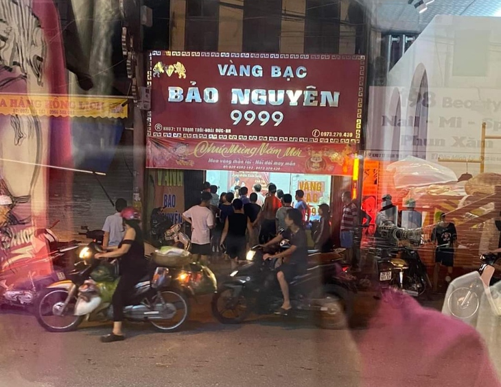 Cử nhân đại học táo tợn cướp tiệm vàng ở Hà Nội - Ảnh 1.