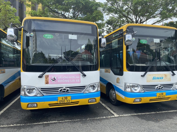 Tài xế xe buýt ở Đà Nẵng đình công do bị nợ lương kéo dài - Ảnh 2. Tài xế xe buýt ở Đà Nẵng đình công do bị nợ lương kéo dài - Ảnh 2.