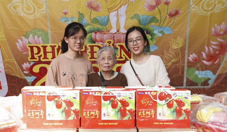 Điều xưa nay hiếm thấy ở một chuyến đi thiện nguyện đến Bắc Giang! - Ảnh 10. Điều xưa nay hiếm thấy ở một chuyến đi thiện nguyện đến Bắc Giang! - Ảnh 10.
