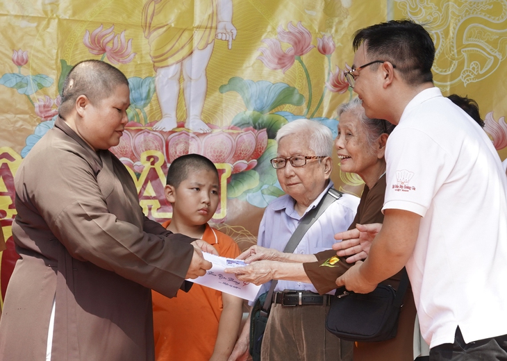 Điều xưa nay hiếm thấy ở một chuyến đi thiện nguyện đến Bắc Giang! - Ảnh 5. Điều xưa nay hiếm thấy ở một chuyến đi thiện nguyện đến Bắc Giang! - Ảnh 5.