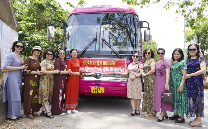 Điều xưa nay hiếm thấy ở một chuyến đi thiện nguyện đến Bắc Giang! - Ảnh 13. Điều xưa nay hiếm thấy ở một chuyến đi thiện nguyện đến Bắc Giang! - Ảnh 13.