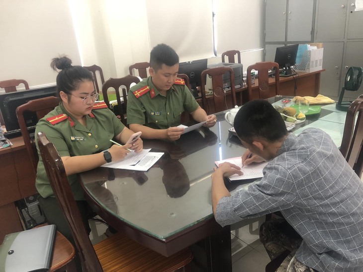 Xúc phạm CSGT trên Facebook sau khi vi phạm nồng độ cồn, thanh niên bị phạt 5 triệu đồng - Ảnh 1. Xúc phạm CSGT trên Facebook sau khi vi phạm nồng độ cồn, thanh niên bị phạt 5 triệu đồng - Ảnh 1.