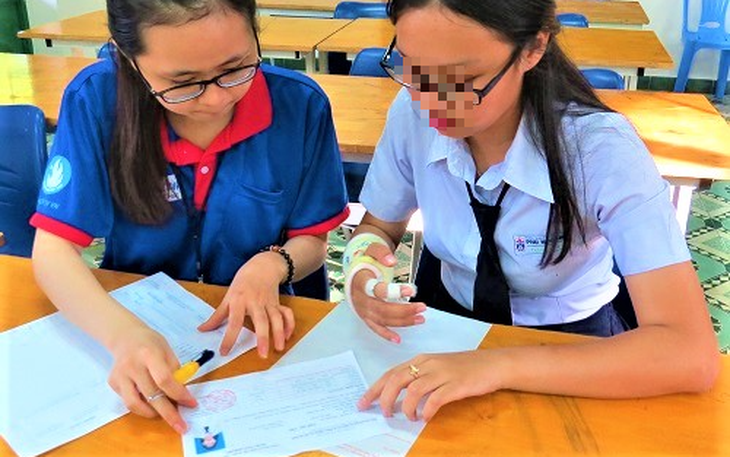 Phương án nào hỗ trợ thí sinh thi lớp 10 không may bị gãy tay, gãy chân…?