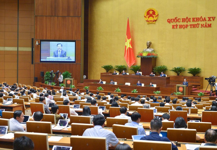 Phó Thủ tướng Lê Minh Khái: Nâng cao quyền lợi người tham gia, hạn chế tình trạng rút BHXH một lần - Ảnh 1. Phó Thủ tướng Lê Minh Khái: Nâng cao quyền lợi người tham gia, hạn chế tình trạng rút BHXH một lần - Ảnh 1.