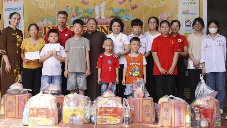 Điều xưa nay hiếm thấy ở một chuyến đi thiện nguyện đến Bắc Giang! - Ảnh 8. Điều xưa nay hiếm thấy ở một chuyến đi thiện nguyện đến Bắc Giang! - Ảnh 8.