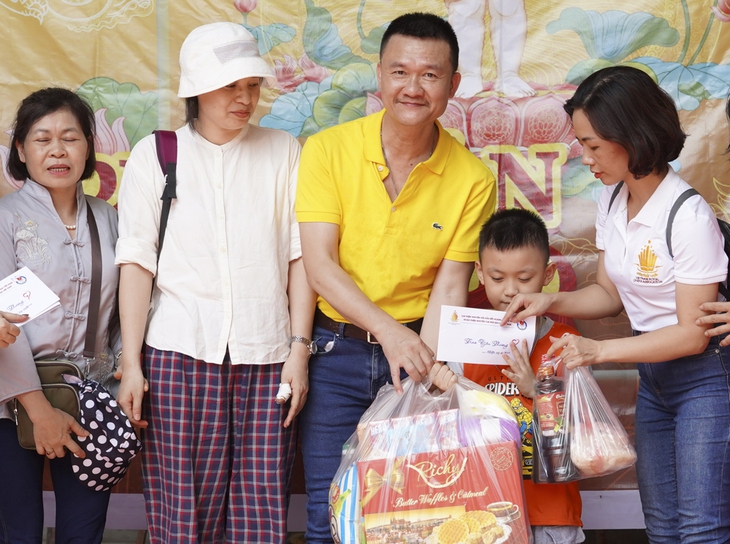 Điều xưa nay hiếm thấy ở một chuyến đi thiện nguyện đến Bắc Giang! - Ảnh 7. Điều xưa nay hiếm thấy ở một chuyến đi thiện nguyện đến Bắc Giang! - Ảnh 7.