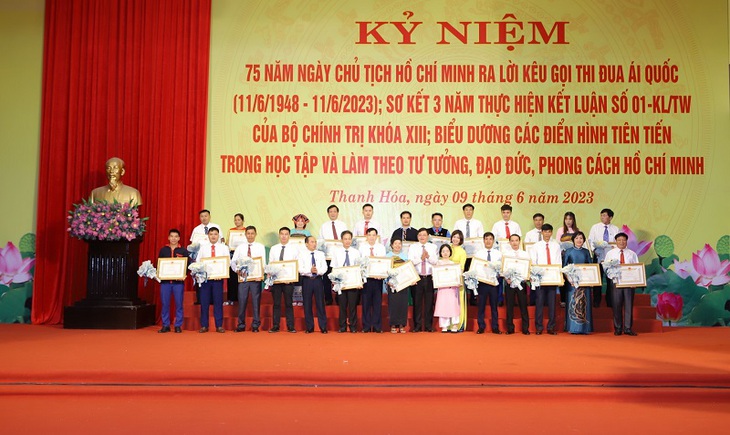 Nghị lực phi thường của cô gái trẻ không có 2 tay - Ảnh 5.