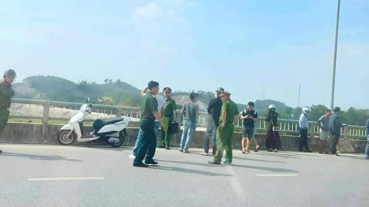 Tìm thấy thi thể người phụ nữ nhảy sông tự vẫn do trầm cảm sau sinh - Ảnh 1.