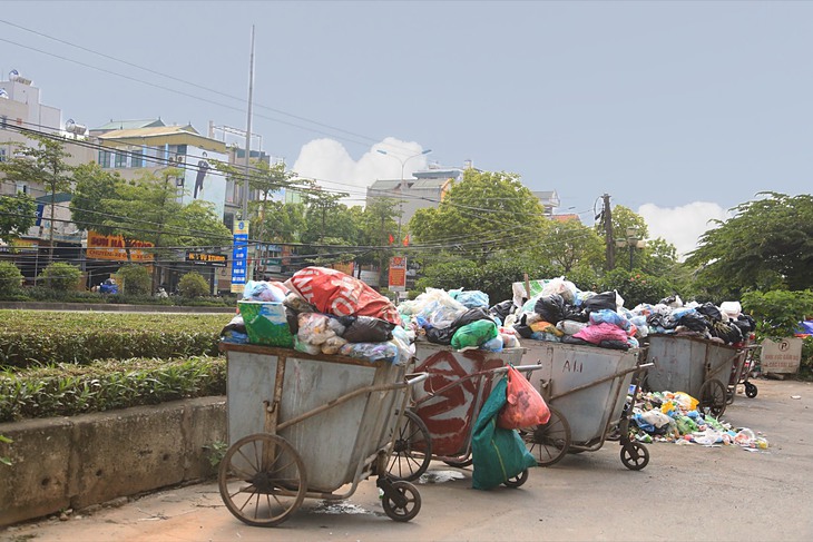 Hà Nội: Rác thải 'bủa vây' Cụm Công nghiệp Lai Xá - Ảnh 8. Hà Nội: Rác thải 'bủa vây' Cụm Công nghiệp Lai Xá - Ảnh 8.