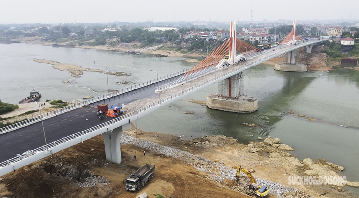 Cận cảnh cây cầu bắc qua Sông Lô - Nhịp cầu nối những bờ vui - Ảnh 2. Cận cảnh cây cầu bắc qua Sông Lô - Nhịp cầu nối những bờ vui - Ảnh 2.