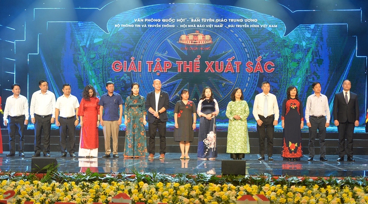 Giải Diên Hồng lần thứ nhất: Bám sát hơi thở cuộc sống, phản ánh tâm tư, nguyện vọng của cử tri và nhân dân - Ảnh 2. Giải Diên Hồng lần thứ nhất: Bám sát hơi thở cuộc sống, phản ánh tâm tư, nguyện vọng của cử tri và nhân dân - Ảnh 2.