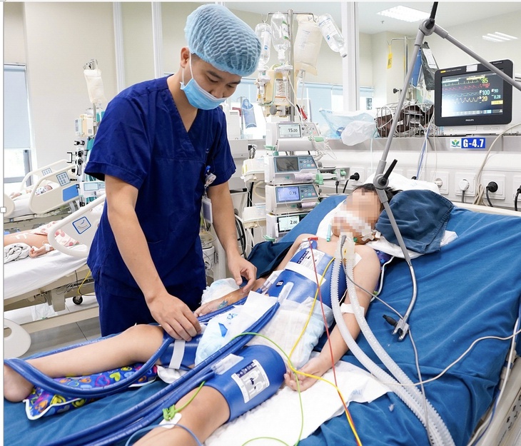 SOS: Liên tiếp 7 ca đuối nước đi cấp cứu nhưng chỉ 1 trẻ được hồi sức ban đầu đúng cách - Ảnh 1.