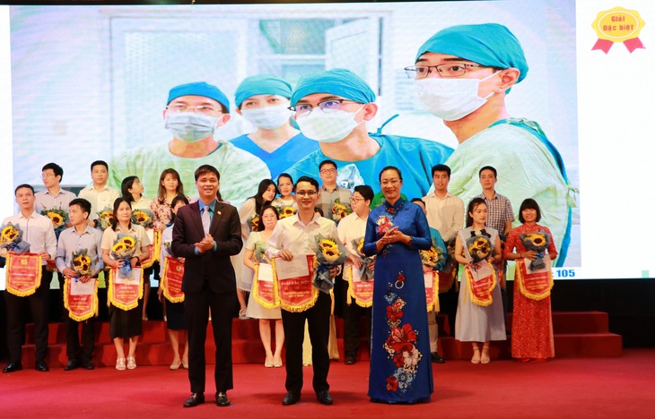 Biểu dương 178 công chức, viên chức, lao động giỏi ngành Y tế năm 2022 - Ảnh 2.