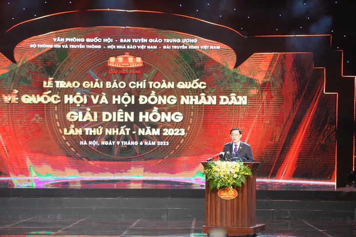 Giải Diên Hồng lần thứ nhất: Bám sát hơi thở cuộc sống, phản ánh tâm tư, nguyện vọng của cử tri và nhân dân - Ảnh 1. Giải Diên Hồng lần thứ nhất: Bám sát hơi thở cuộc sống, phản ánh tâm tư, nguyện vọng của cử tri và nhân dân - Ảnh 1.