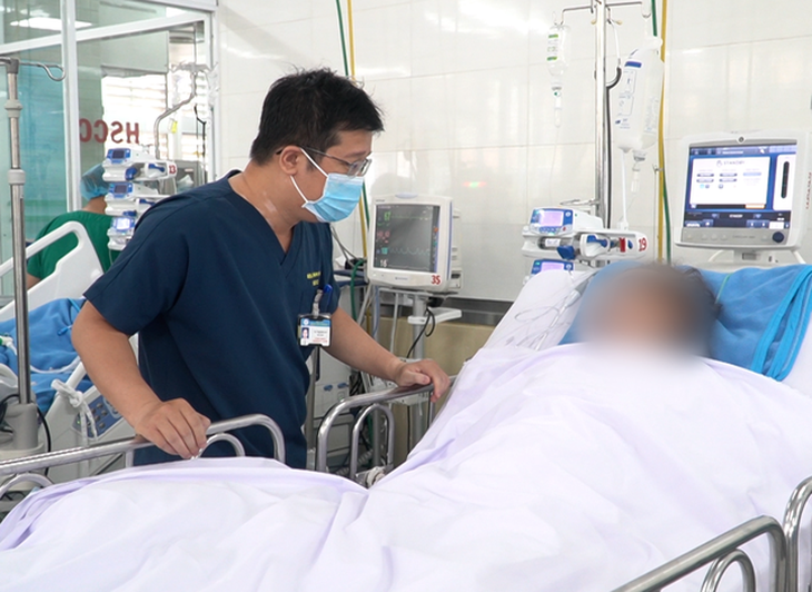 Sở Y tế TP.HCM lập tổ công tác, xác minh vụ người phụ nữ 50 tuổi hôn mê, mất 6 lít máu sau hút mỡ bụng - Ảnh 1.