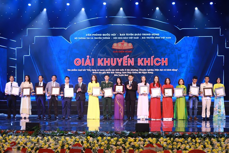 Giải Diên Hồng lần thứ nhất: Bám sát hơi thở cuộc sống, phản ánh tâm tư, nguyện vọng của cử tri và nhân dân - Ảnh 3. Giải Diên Hồng lần thứ nhất: Bám sát hơi thở cuộc sống, phản ánh tâm tư, nguyện vọng của cử tri và nhân dân - Ảnh 3.