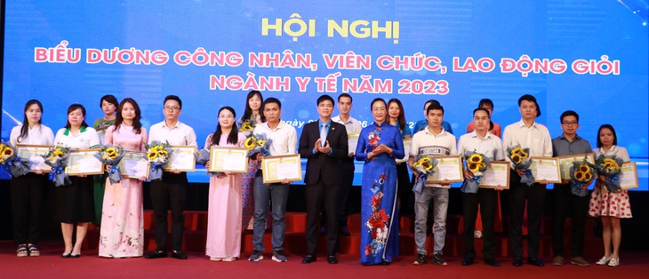 Biểu dương 178 công chức, viên chức, lao động giỏi ngành Y tế năm 2022 - Ảnh 1.