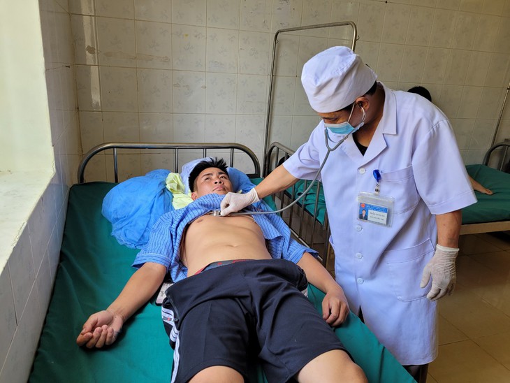 Lập chốt trạm kiểm soát vận chuyển gia súc, ngăn chặn dịch bệnh than lây lan - Ảnh 1.