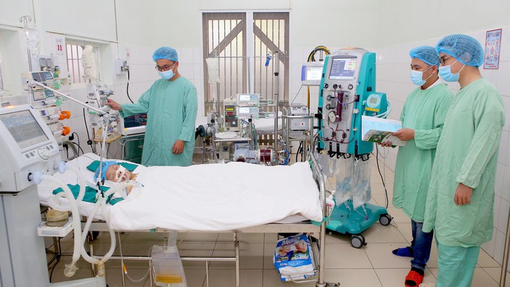 Cứu sống bệnh nhi sốc tim, rung thất do viêm cơ tim tối cấp - Ảnh 1.