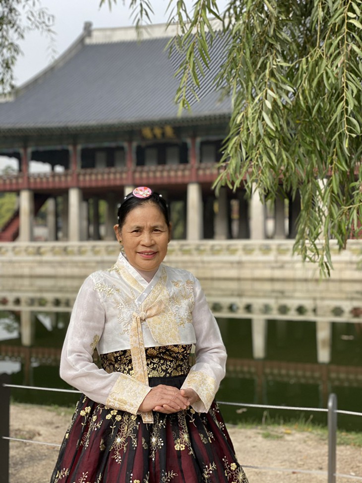 Mẹ ruột đời thực của 'phú bà' phim 'Đừng nói khi yêu': Từng là diễn viên đoàn ca múa Bắc Thái, tuổi xế chiều chăm cháu - Ảnh 7.