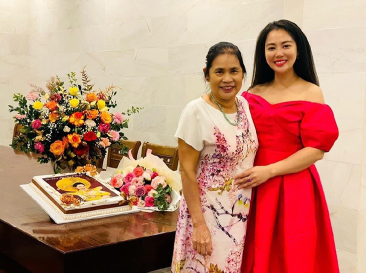 Mẹ ruột đời thực của 'phú bà' phim 'Đừng nói khi yêu': Từng là diễn viên đoàn ca múa Bắc Thái, tuổi xế chiều chăm cháu - Ảnh 8.