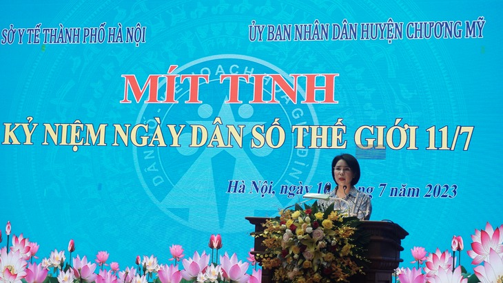 Hà Nội Mít tinh hưởng ứng Ngày Dân số thế giới 11/7 - Ảnh 1. Hà Nội Mít tinh hưởng ứng Ngày Dân số thế giới 11/7 - Ảnh 1.