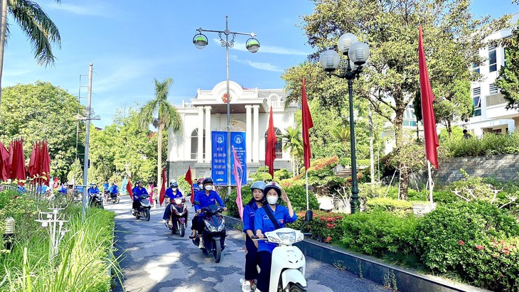 Hà Nội Mít tinh hưởng ứng Ngày Dân số thế giới 11/7 - Ảnh 2. Hà Nội Mít tinh hưởng ứng Ngày Dân số thế giới 11/7 - Ảnh 2.